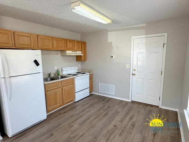 Building Photo - Cozy 2-Bedroom Duplex in Navarre - Close to Beaches & Hurlburt Field!