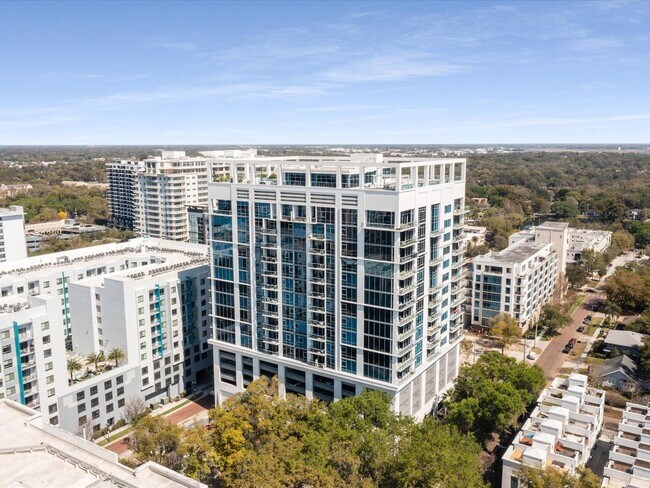 Building Photo - Large Corner Unit at STAR TOWER!