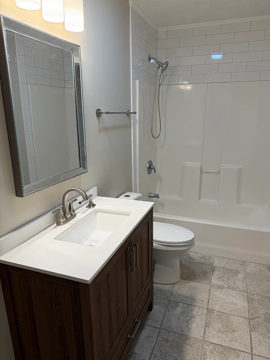 Building Photo - Room in House on Lucky Ct