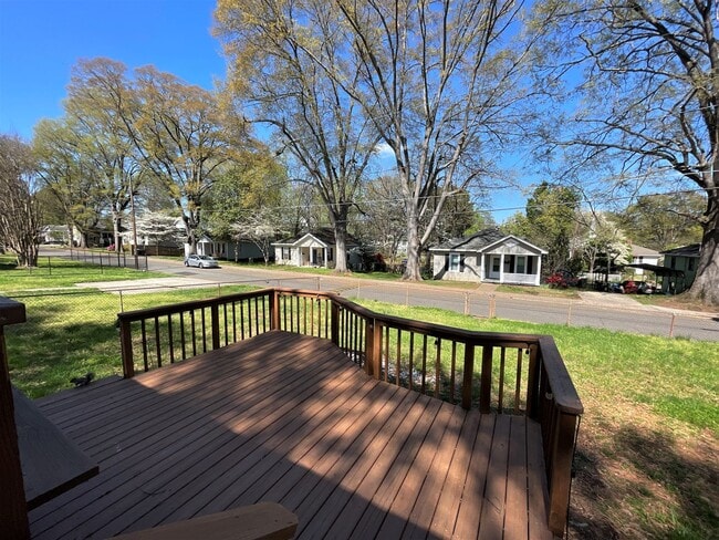 Building Photo - T.R. Lawing Realty Property