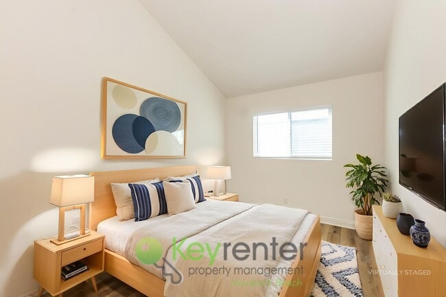 Building Photo - 210 33rd St