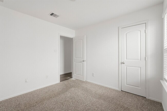 Building Photo - 5215 Mossdale Blf Ln