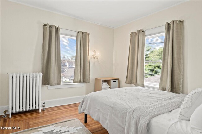 Building Photo - 162 Lake Ave