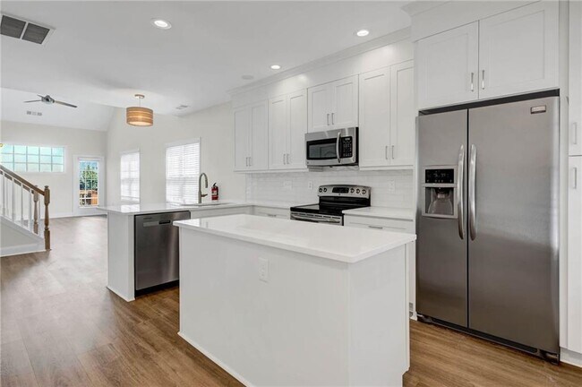 Building Photo - 324 General Wheeler Dr