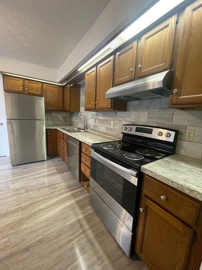 Building Photo - 1376 Red Tail Hawk Dr