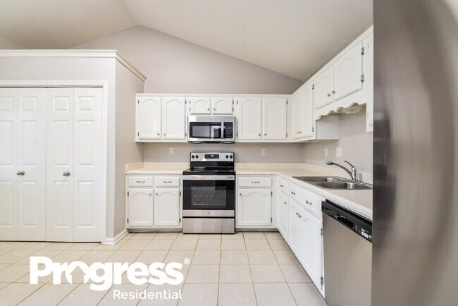 Building Photo - 10712 Oak Cir N