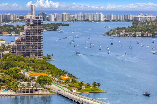 Building Photo - 1717 N Bayshore Dr