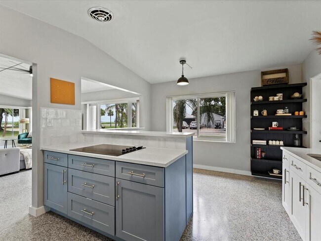 Building Photo - 600 Lakeshore Blvd