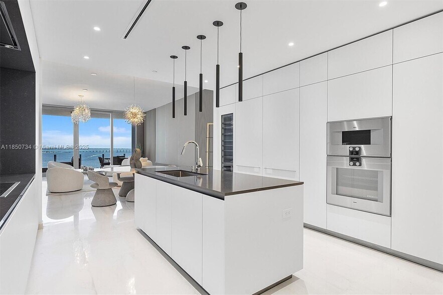 Building Photo - 300 Biscayne Blvd Way