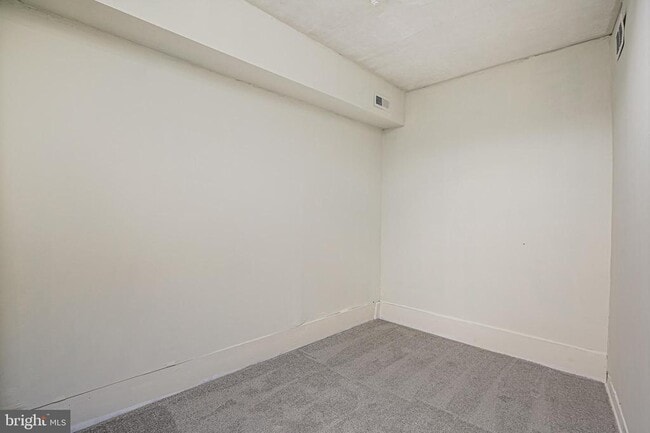 Building Photo - 208 S East Ave
