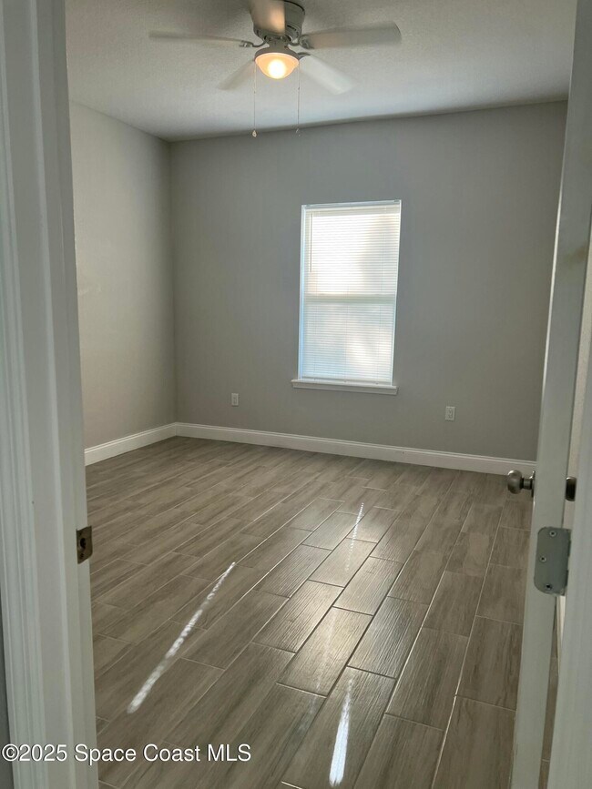 Building Photo - 571 San Filippo Dr SE