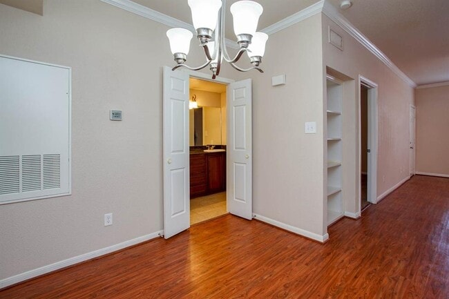 Building Photo - 2255 Braeswood Park Dr