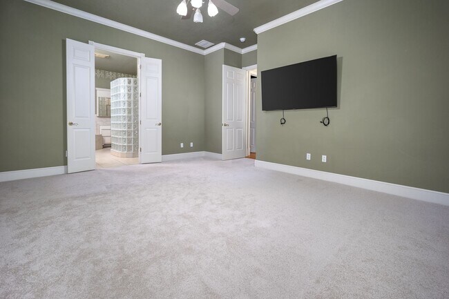 Building Photo - Executive (5) Bed/(4.5) Bath + Study Avail NOW! Must-See Amenities!