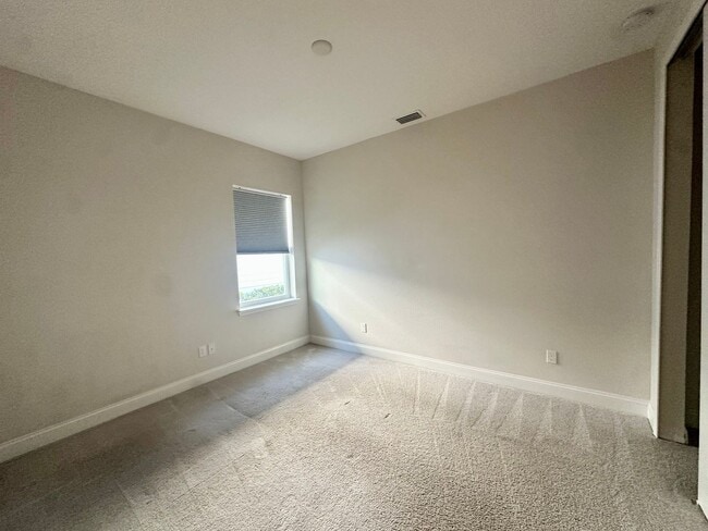 Building Photo - Centrally Located in Growing Area, Gated Community!