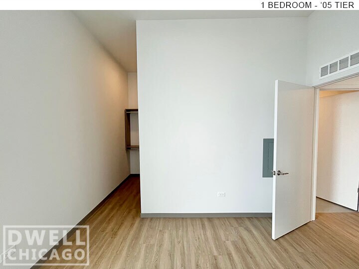 Building Photo - 503 S Damen Ave