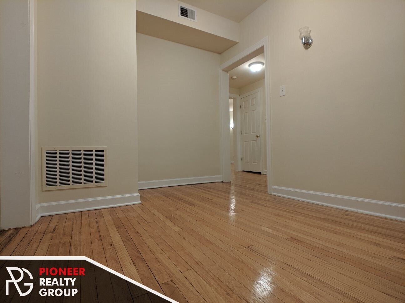 Building Photo - 533 W Aldine Ave