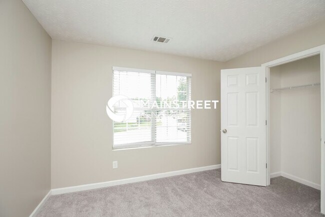 Building Photo - 4 Bedroom Pet-Friendly Home in Riverdale, GA with Main Street Renewal