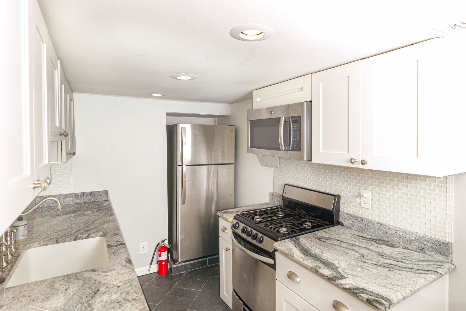 Building Photo - Charming Midtown Condo with Private Entrance