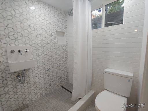 Building Photo - Beautifully Updated Magnolia House- 3 Bedr...