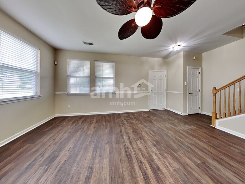 Building Photo - 1306 Song Sparrow Way