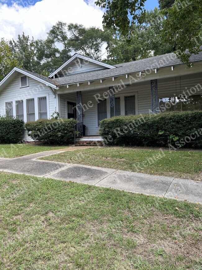 Building Photo - 201 S Farmerville St