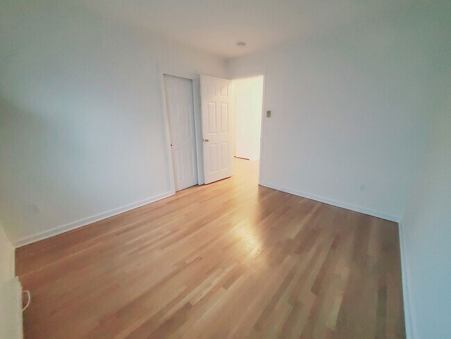 Building Photo - 94 Harbor Dr