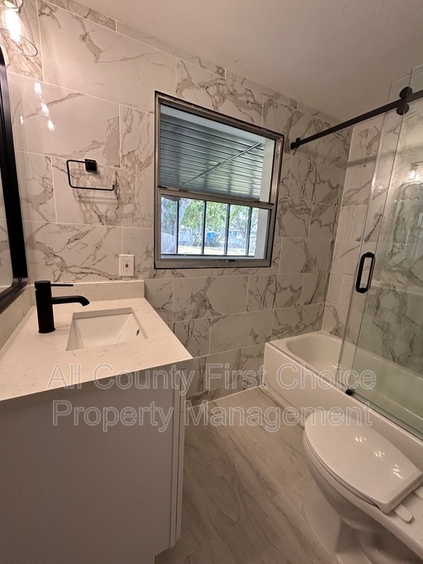 Building Photo - 7406 S Morton St