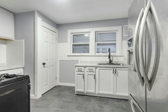 Building Photo - 1728 Berkshire Pl