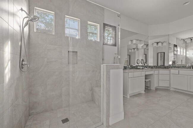 Building Photo - 4720 Rockcliff Rd