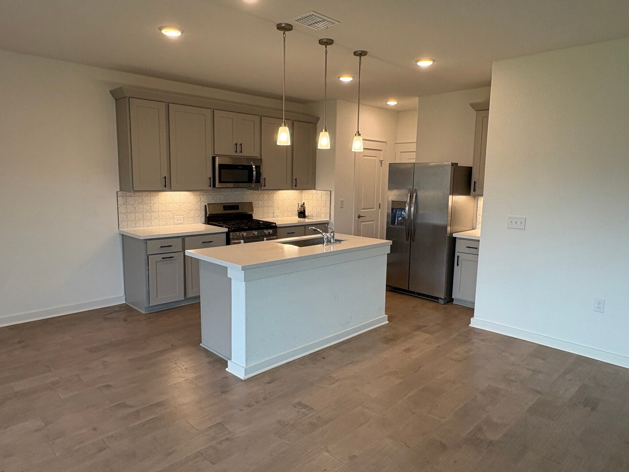 Building Photo - 7408 Sparkling Light Dr