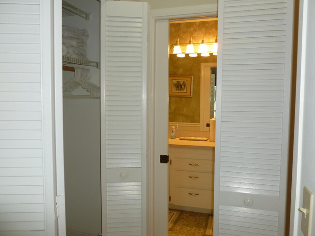 Building Photo - 7 SE Turtle Creek Dr