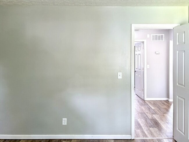 Building Photo - 5760 Ponderosa Dr