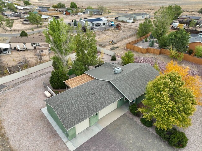 Building Photo - 3 bedroom 2 bathroom ranch style home in C...
