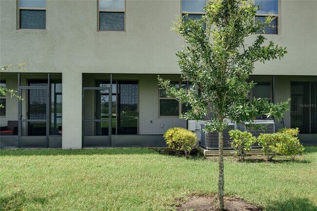 Building Photo - 724 Royal Empress Dr