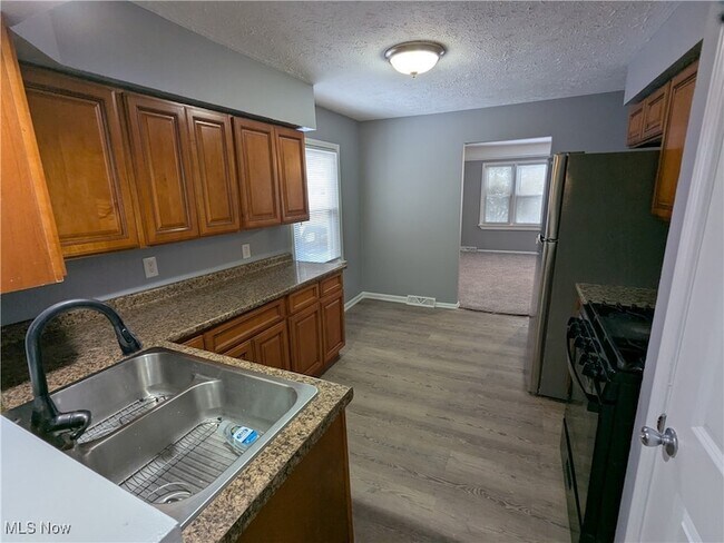 Building Photo - 16401 Home Ave