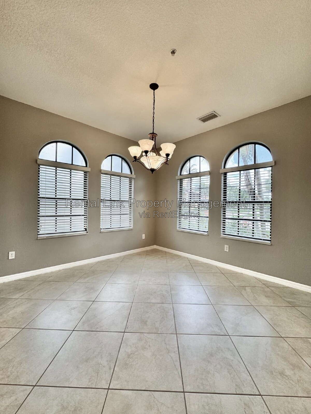 Building Photo - 11880 Adoncia Way