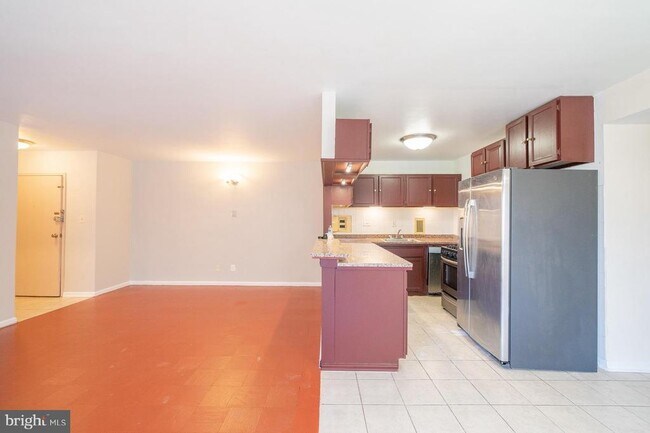 Building Photo - 5801 Quantrell Ave