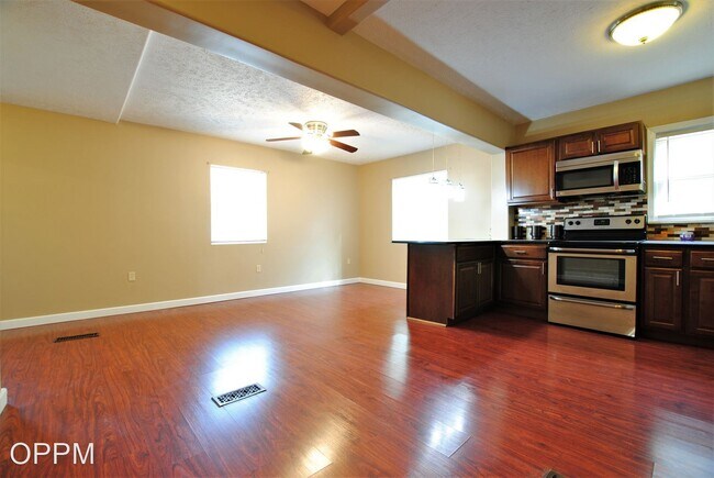 Building Photo - 3 br, 2 bath House - 6703 Lake St
