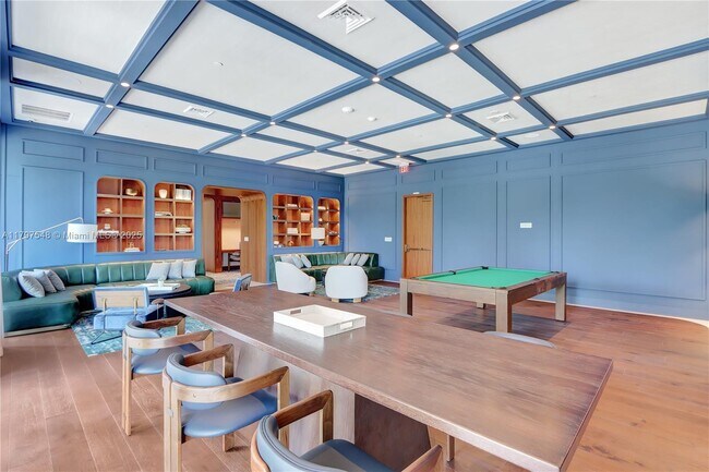Building Photo - 2655 S Bayshore Dr