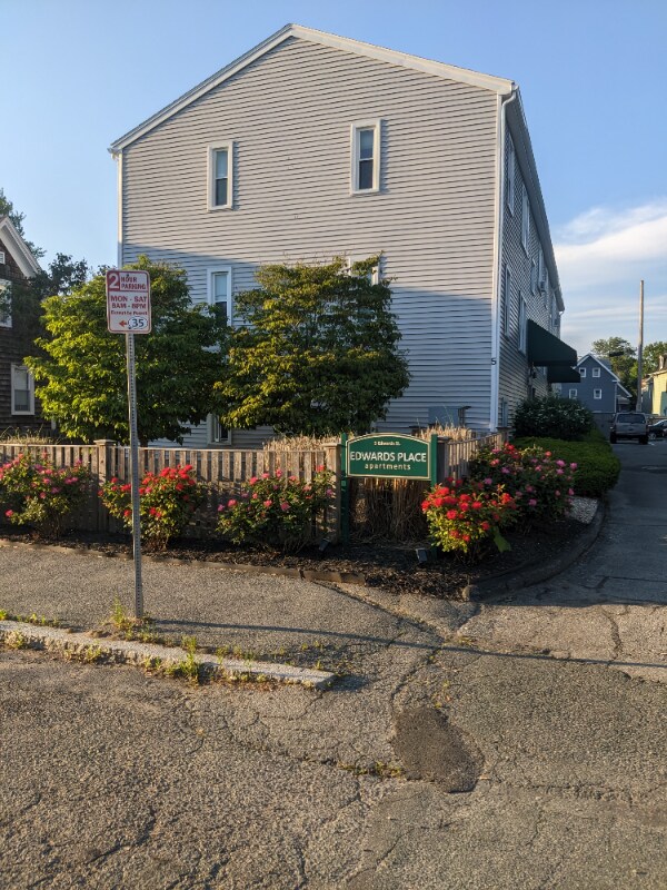 Building Photo - 5 Edwards St