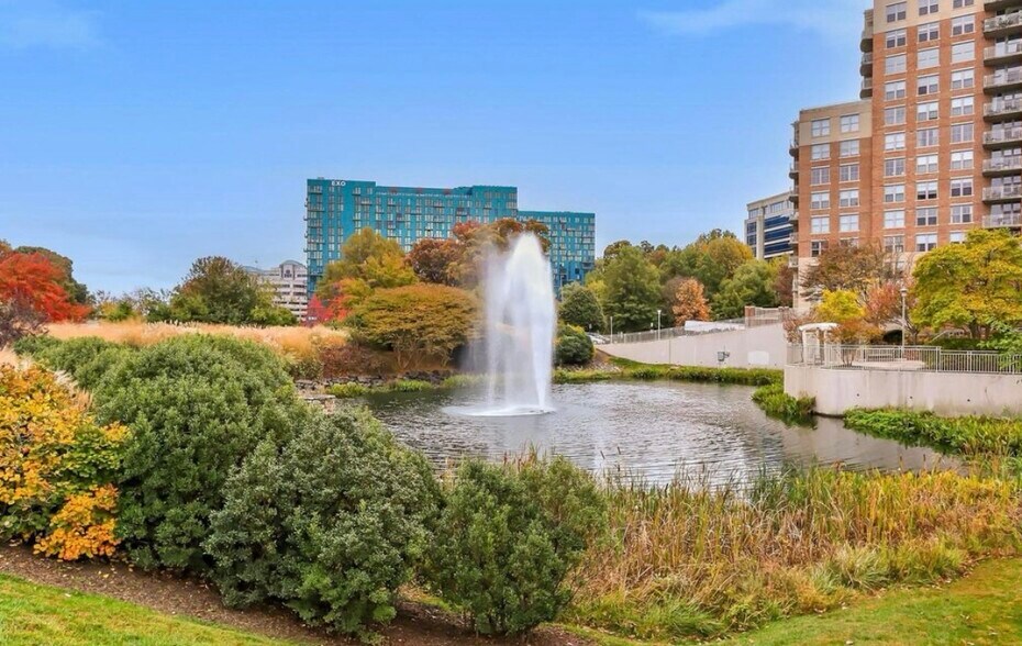 Building Photo - 11800 Sunset Hills Rd