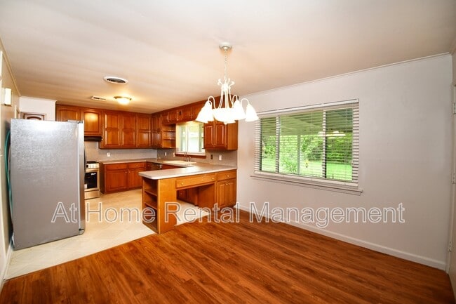 Building Photo - 3707 E 29th St