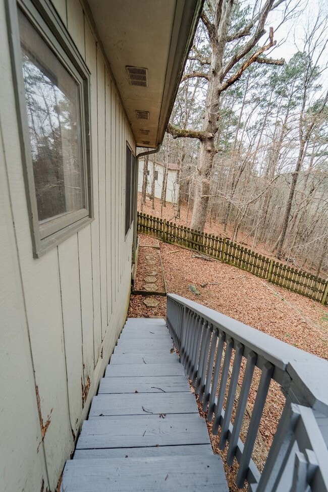 Building Photo - 3 Bed, 2 Bath with a beautiful view of the wooded back yard!!