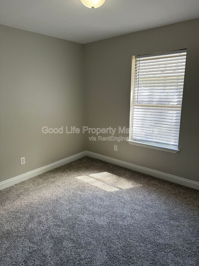 Building Photo - 8440 Chisholm Rd