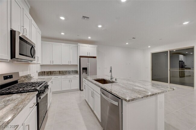 Building Photo - 2537 Monolith St