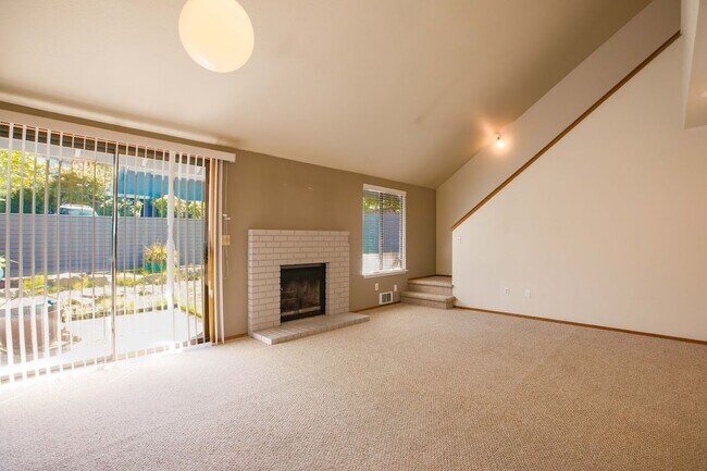Building Photo - Spacious Langley Condo with Private Rear Y...