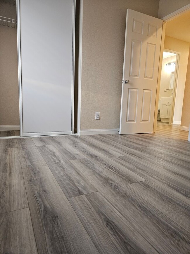 Building Photo - 4 Bedroom Adelanto Home