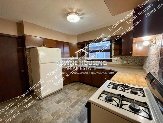 Building Photo - 418 Colvin Ave