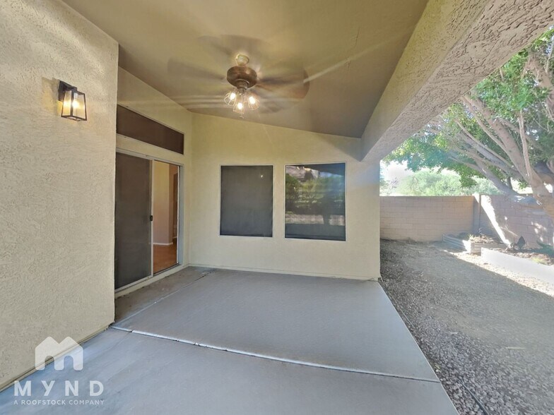 Building Photo - 8956 E Hillview St
