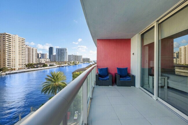 Building Photo - 2602 E Hallandale Beach Blvd